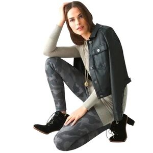 NWT White House Black Market Camouflage Runway Legging, sz 8